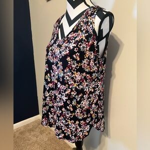 Flowy Floral Tank Size L